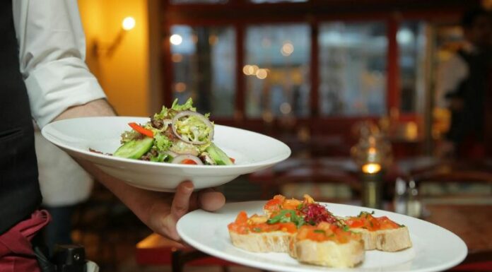 El aumento en los costos de los insumos ha generado un impacto en la industria restaurantera, por lo que algunos establecimientos del rubro se han visto obligados a cerrar sus puertas.