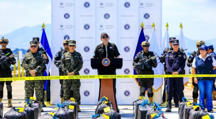 Autoridades presentaron este viernes la droga que fue incautada por la Marina Nacional el pasado 11 de marzo.