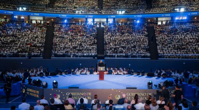 Los Jóvenes podrán continuar su formación académica o técnica con un nuevo programa de becas anunciado por el presidente Bukele.