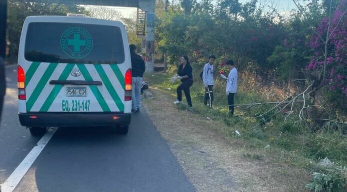 Dos motociclistas fallecieron en un accidente en el km 45 ½ de la carretera Panamericana, en el cantón Palo Negro, Santa Ana.
