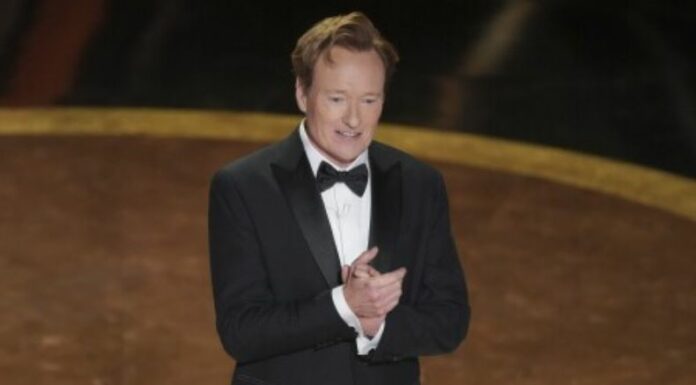 El comediante estadounidense repetirá como anfitrión de la ceremonia tras el éxito de la edición anterior que logró la mayor audiencia en cinco años. La gala se celebrará el 15 de marzo de 2026 en el Teatro Dolby de Los Ángeles.