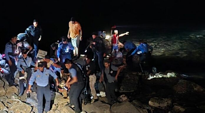 Un aparatoso accidente aéreo registrado en la isla de Roatán, Honduras, cobró la vida de al menos doce personas.