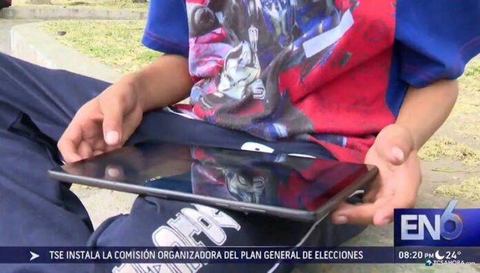 Estudio revela que uso excesivo de tablets puede afectar el desarrollo cognitivo infantil Un estudio reciente reveló que los niños que utilizan tablets durante períodos prolongados pueden sufrir afectaciones en su desarrollo cognitivo.