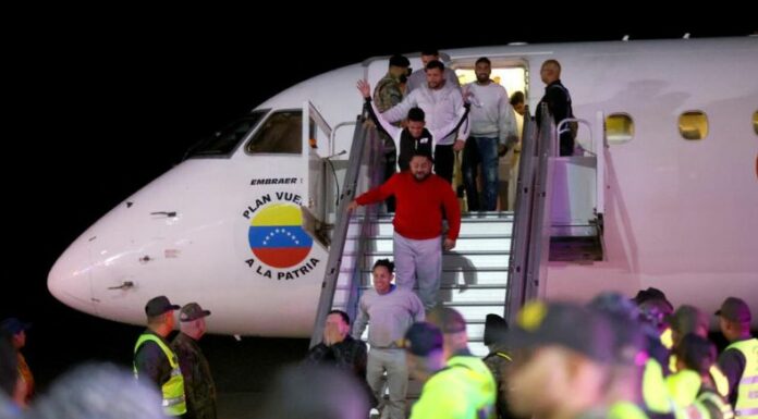 El secretario de Estado de EE. UU. Marco Rubio amenazó con imponer “severas” sanciones a Venezuela si no acepta vuelos de deportación.