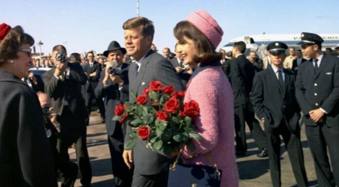 En 1990, el Gobierno ordenó que todos los documentos relacionados con el asesinato de John F. Kennedy se guardaran.