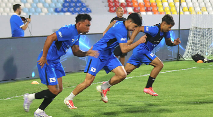 El “Bolillo” Gómez dirige su segundo partido como director técnico de la Selecta en el amistoso internacional ante el Pachuca.