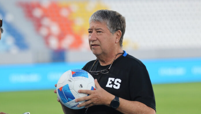 Bolillo Gómez técnico de la Selecta El “Bolillo” Gómez aseguró que tras los dos amistosos de la Selecta el grupo de jugadores han mejorado mucho su estado físico.