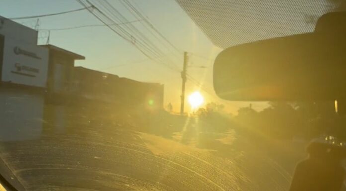 Durante el amanecer y atardecer, el deslumbramiento solar suele afectar más a los conductores quienes se exponen a riesgos.