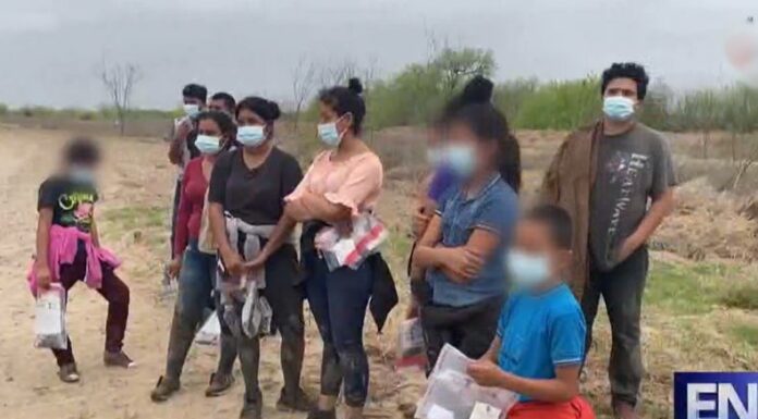 Trump recortó el financiamiento de un programa que brindaba asistencia legal a niños inmigrantes no acompañados en Estados Unidos.