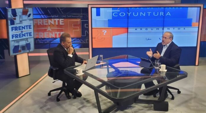 El experto en migración advierte lo que se debe tomar en cuenta ante Oficiales con el uso de sus RR. SS.