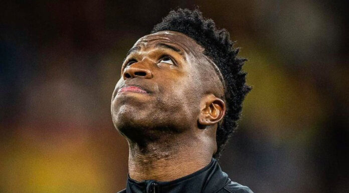 Vinícius mostró su enfado después de la histórica goleada de la selección argentina a la “Canarinha” en el Monumental.