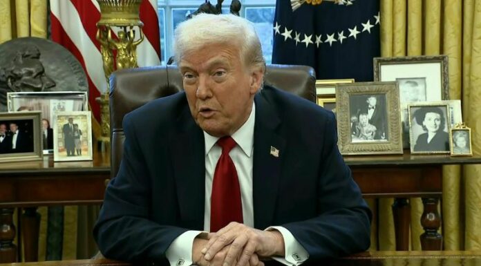 El presidente Donald Trump anunció la imposición de aranceles del 25% a todos los vehículos que no se fabriquen en Estados Unidos.