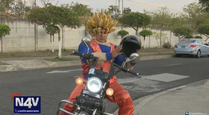 Carlos Campos es un salvadoreño que imita a la perfección al famoso personaje de Goku, robándose la atención de todos.