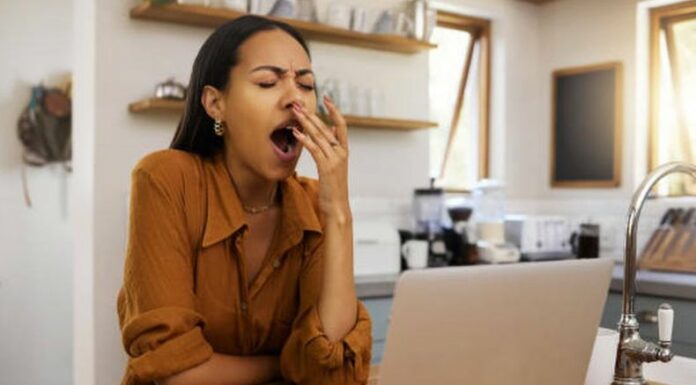 La astenia se refiere a una sensación generalizada de debilidad, fatiga y falta de energía, sin una causa evidente.