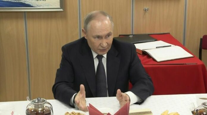 El presidente de Rusia, Vladimir Putin planteó establecer una administración de transición en Ucrania sin el presidente Volodimir Zelenski.