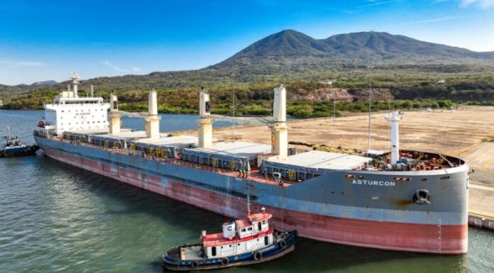 La operación representa un paso en la consolidación del Puerto de La Unión como punto clave en el comercio marítimo internacional.