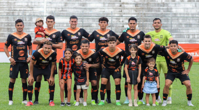 La Comisión Disciplinaria de la FESFUT sancionó a Águila por reincidir en ingresar y quemar pólvora dentro de los estadios.