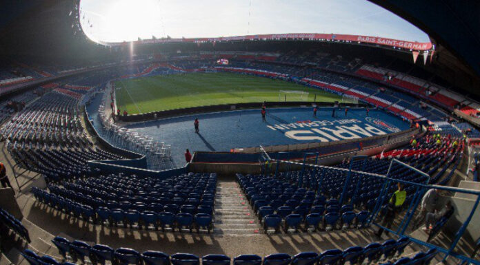 La afición del PSG insultó a Rabiot, exjugador del equipo, en el “clásico” entre los parisinos y el Marsella.