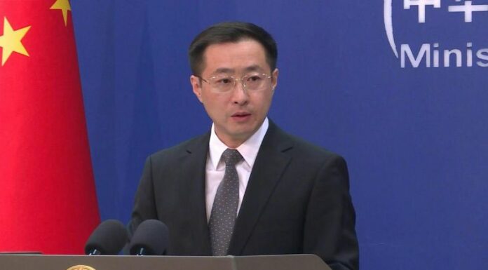 En medio de una fuerte tensión comercial, China no retrocede y se propone combatir los aranceles de Trump “hasta el final”.