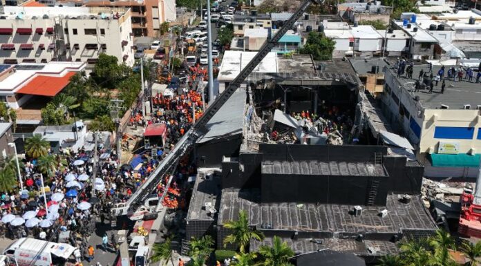 Entre las víctimas se encuentran figuras destacadas del arte, la política y el deporte. El presidente decretó tres días de luto nacional.