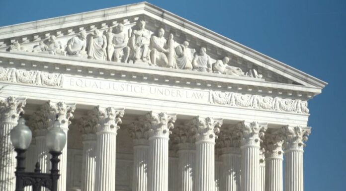 El salvadoreño tiene protección en EEUU por amenazas de pandillas, pero fue capturado por autoridades migratorias y deportado por error a El Salvador.