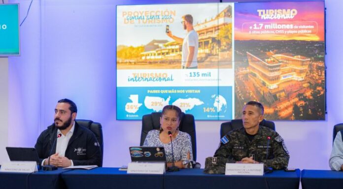 Funcionarios que conforman la Comisión Nacional de Protección Civil lanzaron esta mañana el Plan Verano 2025.