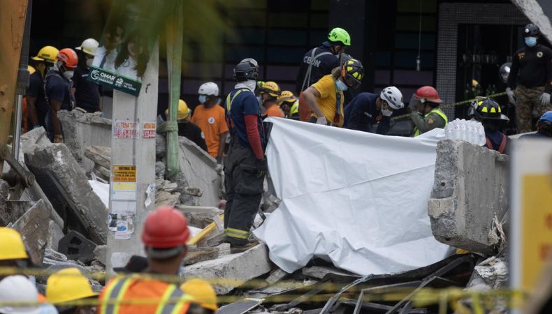La cifra de víctimas asciende a 225 fallecidos y más de 260 heridos. Además, el gobierno ha decretado tres días más de duelo nacional.