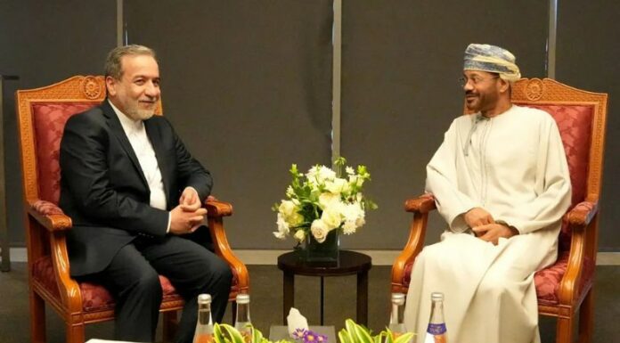 Irán y EE. UU. iniciaron negociaciones en Omán sobre el programa nuclear iraní y retomarán el diálogo la próxima semana.