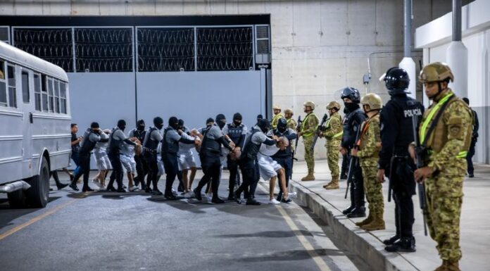 Con esta nueva operación, suman ya al menos 288 miembros del Tren de Aragua y la MS-13 que guardan prisión en El Salvador.