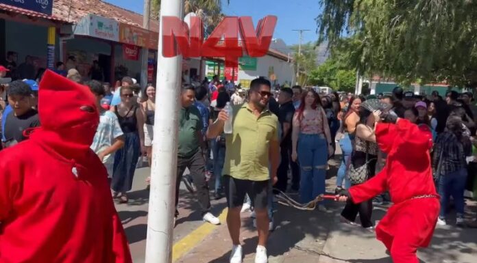 Cada Lunes Santo, Texistepeque revive una de sus tradiciones más emblemáticas: la danza de los Talcigüines.