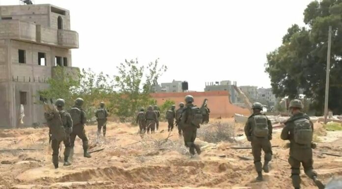 Las Fuerzas de Defensa de Israel continúan las maniobras terrestres en la Franja de Gaza con la participación de tres divisiones militares.