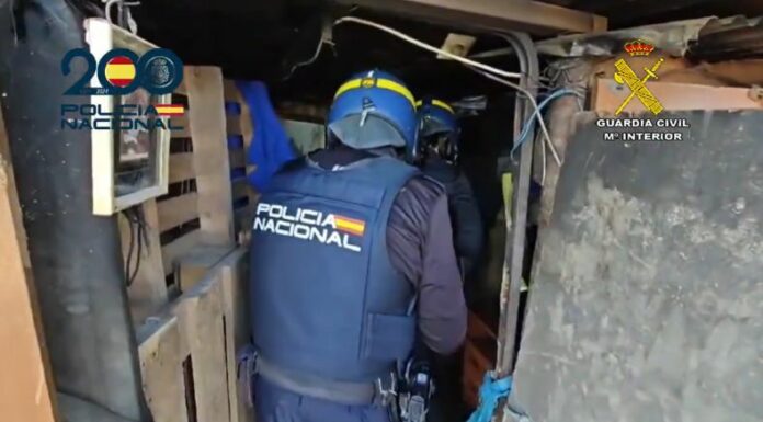 La policía española descubrió una galería de tiro subterránea ilegal, presuntamente operada por una red que traficaba armas a bandas narcotraficantes.