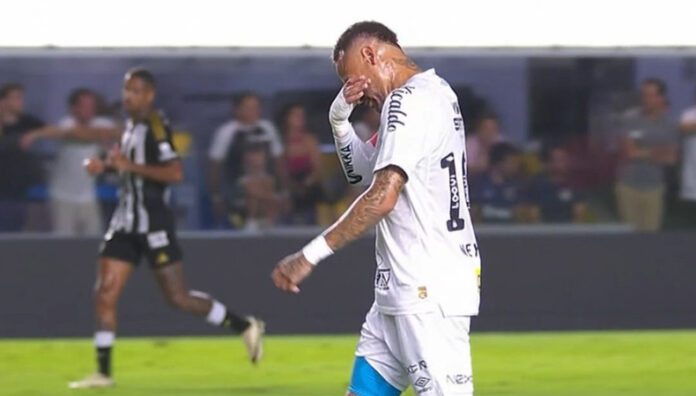 Neymar se lesionó tras volver a ver minutos con el Santos en el encuentro del miércoles ante el Atlético Mineiro.