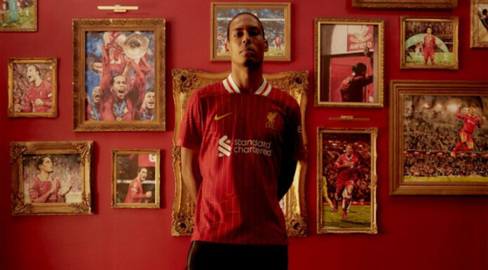 El defensa neerlandés, Virgil Van Dijk alcanzó un acuerdo para renovar hasta junio de 2027 su contrato con el Liverpool.