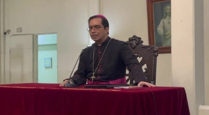 Monseñor José Luis Escobar Alas instó a las autoridades a no aceptar presos de otros países. También pidió atender la crisis de empleo y servicios públicos.