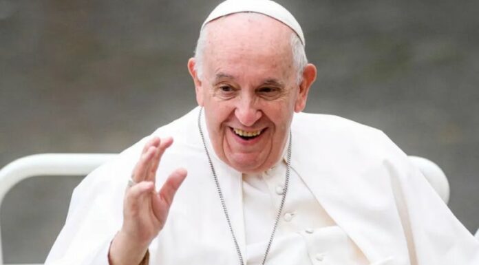 El papa Francisco falleció este lunes a los 88 años, según confirmó El Vaticano. Según indicaron en su cuenta de X, el pontífice murió en su residencia de la Casa Santa Marta.