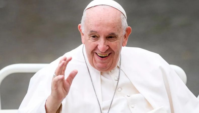 El papa Francisco falleció este lunes a los 88 años, según confirmó El Vaticano. Según indicaron en su cuenta de X, el pontífice murió en su residencia de la Casa Santa Marta.