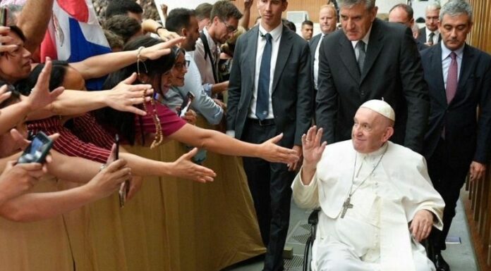 Desde Estados Unidos hasta España, jefes de Estado y de Gobierno han lamentado la muerte del papa Francisco quien murió este lunes a los 88 años de edad.