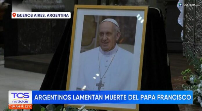 Desde Buenos Aires, ciudad natal del Papa Francisco, cientos de fieles expresan su pesar por el fallecimiento del pontífice.