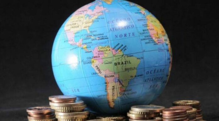 El FMI estima que la economía mundial crecerá solo un 2.8% este año, debido a la incertidumbre causada por los aranceles del presidente Trump.