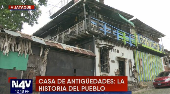 Desde objetos hasta monedas antiguas son parte de las antigüedades que resguarda Casa Balsa-café, ubicada en Jayaque.