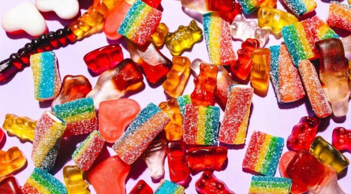 El gobierno de Donald Trump anunció su intención de eliminar todos los colorantes artificiales de los alimentos antes de que termine 2026.