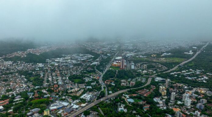 El pronóstico para las próximas horas indica que el cielo permanecerá nublado y habrá lluvias en diferentes zonas del país.