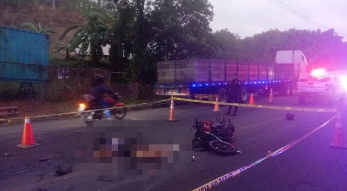 Un motociclista perdió la vida en el kilómetro 20 de la carretera Troncal del Norte en el distrito de Guazapa, San Salvador Norte.