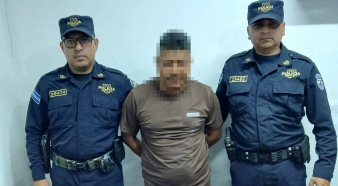 El agresor fue capturado tras atacar con arma blanca a su pareja, quien perdió la vida a causa de las graves lesiones.