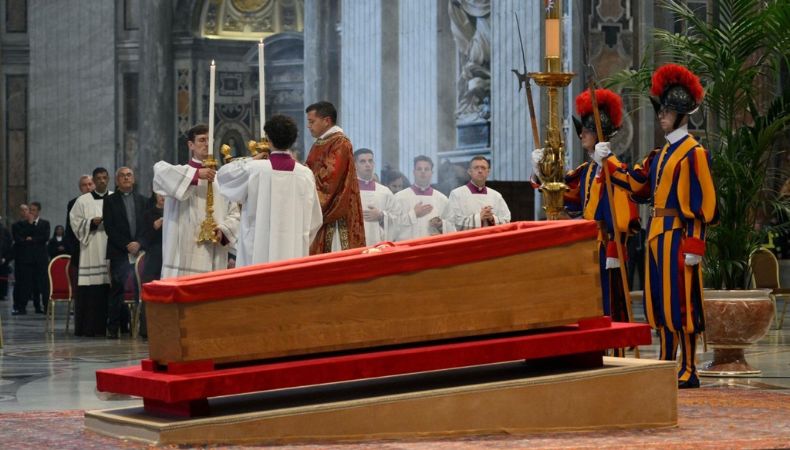 ¿Cuándo van a cerrar el féretro del Papa Francisco?