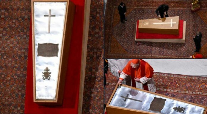 Unas 250,000 personas presentaron sus respetos ante el féretro del papa Francisco en la capilla ardiente en la Basílica de San Pedro.