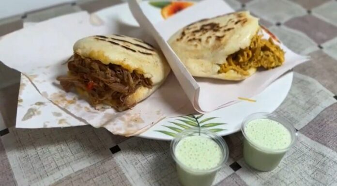 Las arepas son hechas a base de masa de maíz, muy populares en países como Venezuela y Colombia.