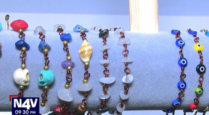 En el mundo de la joyería, muchas piedras y minerales antiguos se han convertido en elementos esenciales para crear piezas llenas de historia, significado y belleza.