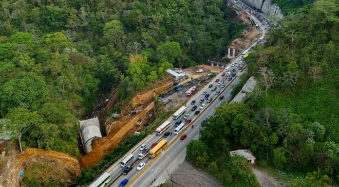 Autoridades de Obras Públicas habilitaron el paso, en ambos sentidos, en la carretera Panamericana, tramo Los Chorros.